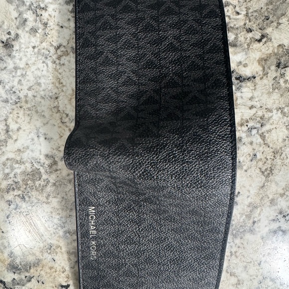 Michael Kors Black Textured Card Holder - Picture 2 of 5